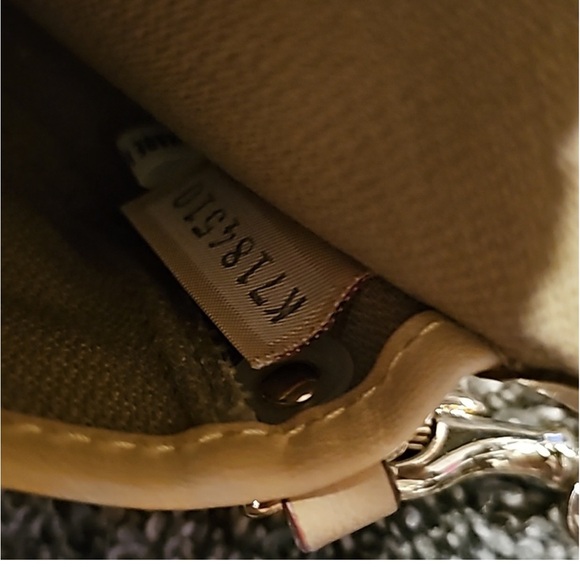 Dooney & Burke Change Purse in excellent condition - Picture 7 of 7